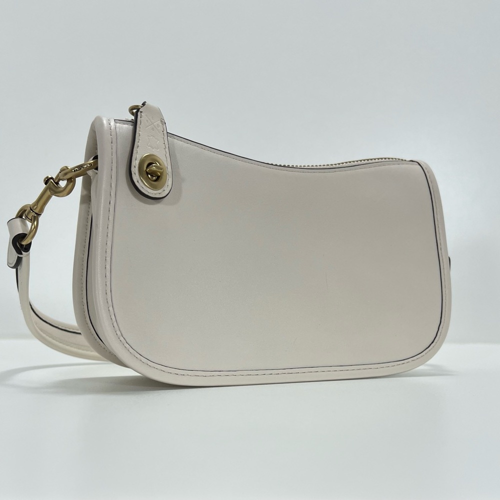 Vintage Coach Chalk White Swinger With Turnlock Pre 2024